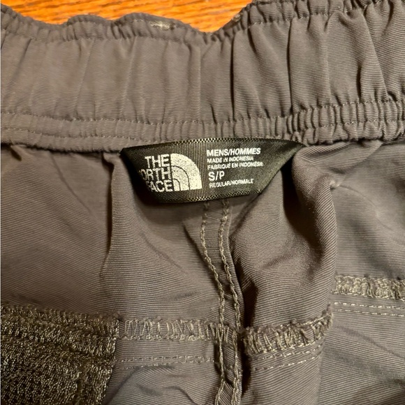 The North Face Men's Dark Gray Cargo Shorts - Picture 4 of 6